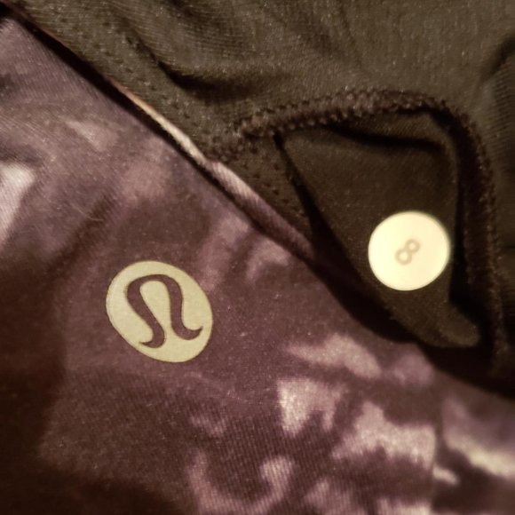 Lululemon top Med/8 built in bra - Picture 3 of 6
